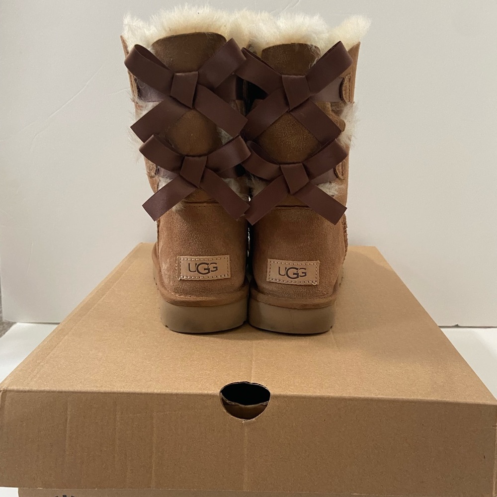 UGG